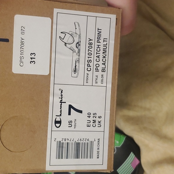 NWT Champion IPO Catch Print Slides Youth size 7 - Picture 4 of 8